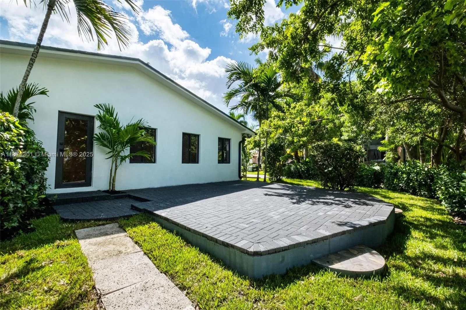 7401 Miami View Dr
