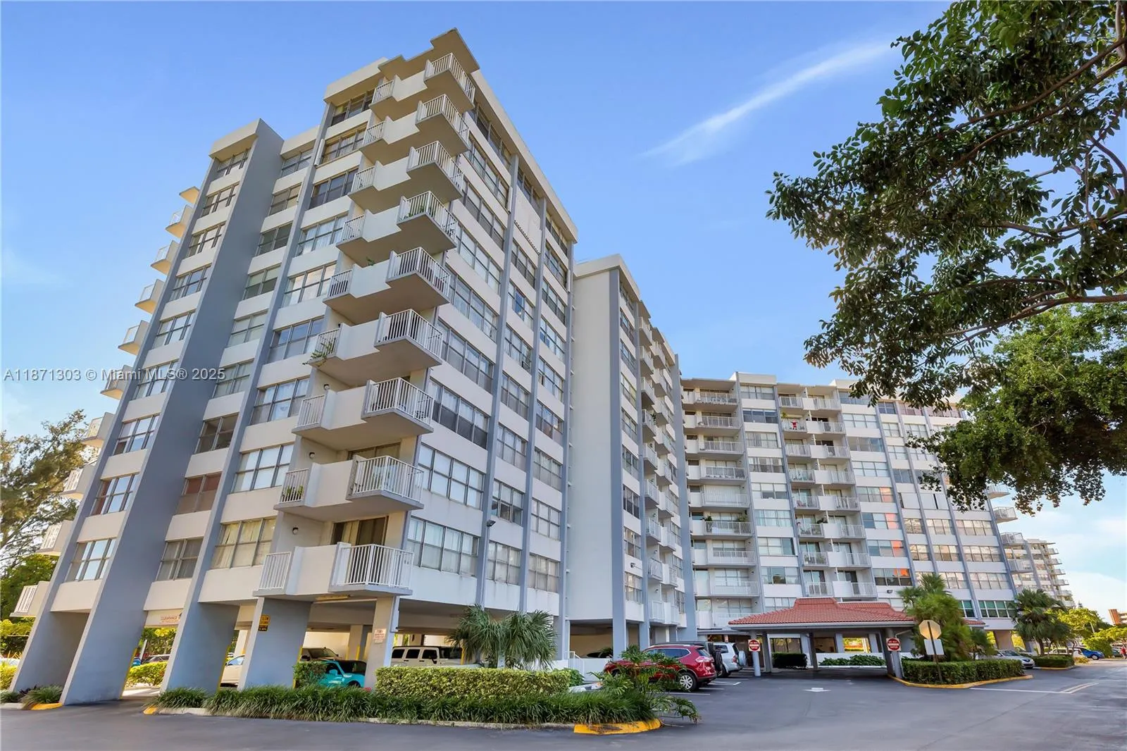 1300 NE Miami Gardens Dr, #517E