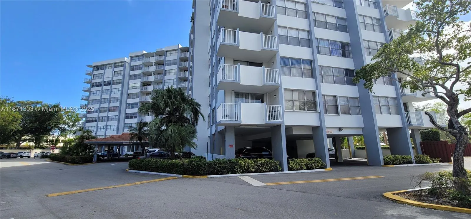 1300 NE Miami Gardens Dr, #517E