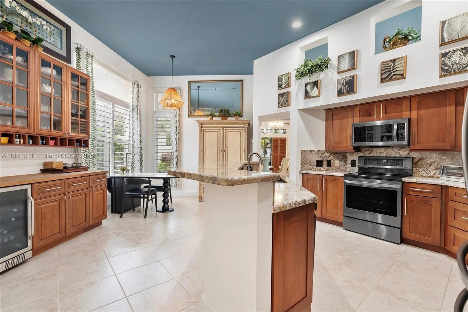 2557 Bay Pointe Dr