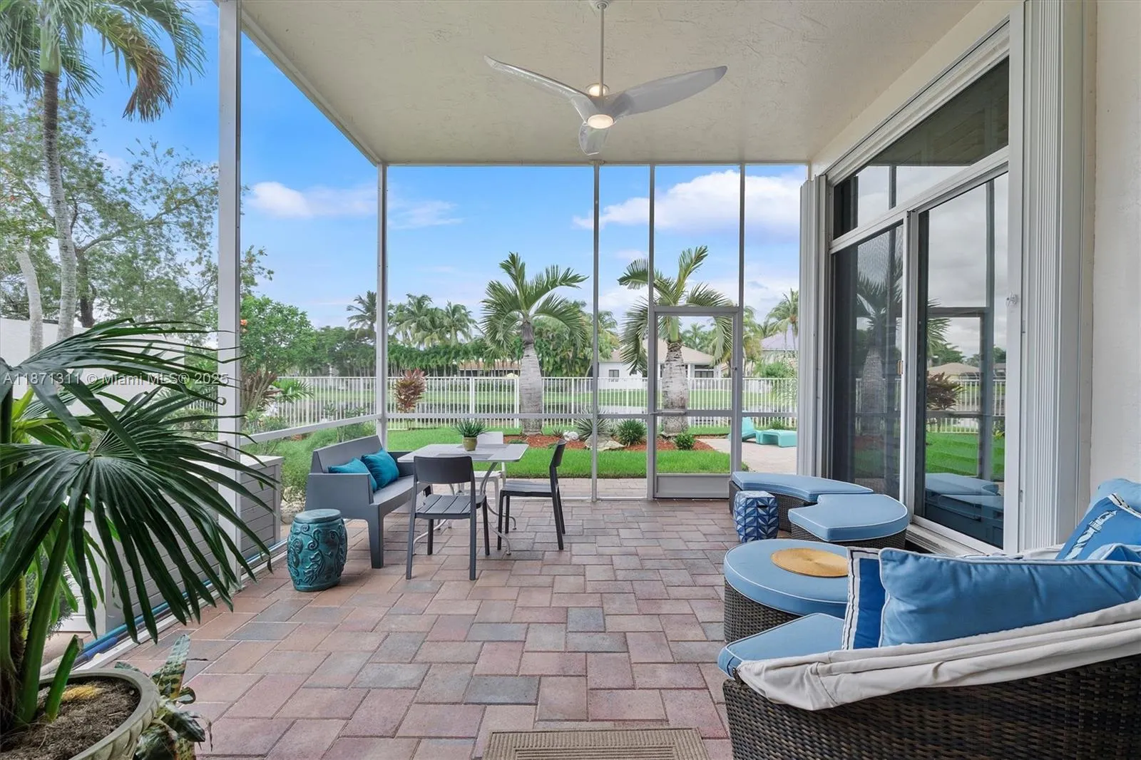 2557 Bay Pointe Dr