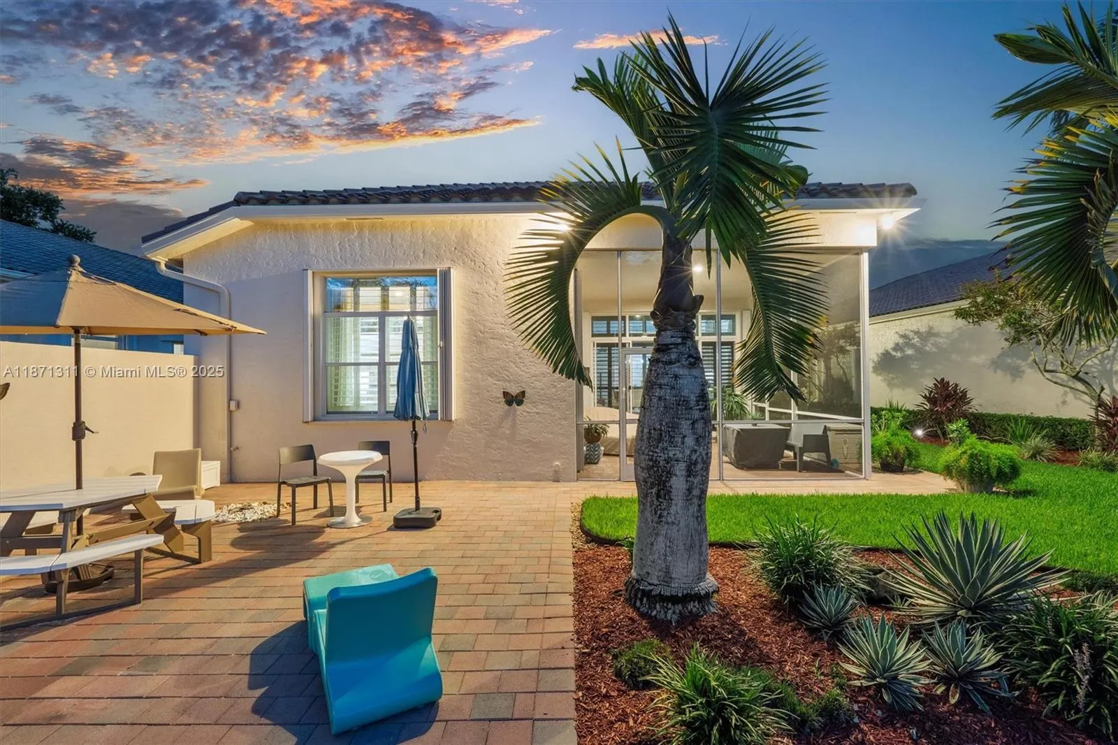 2557 Bay Pointe Dr