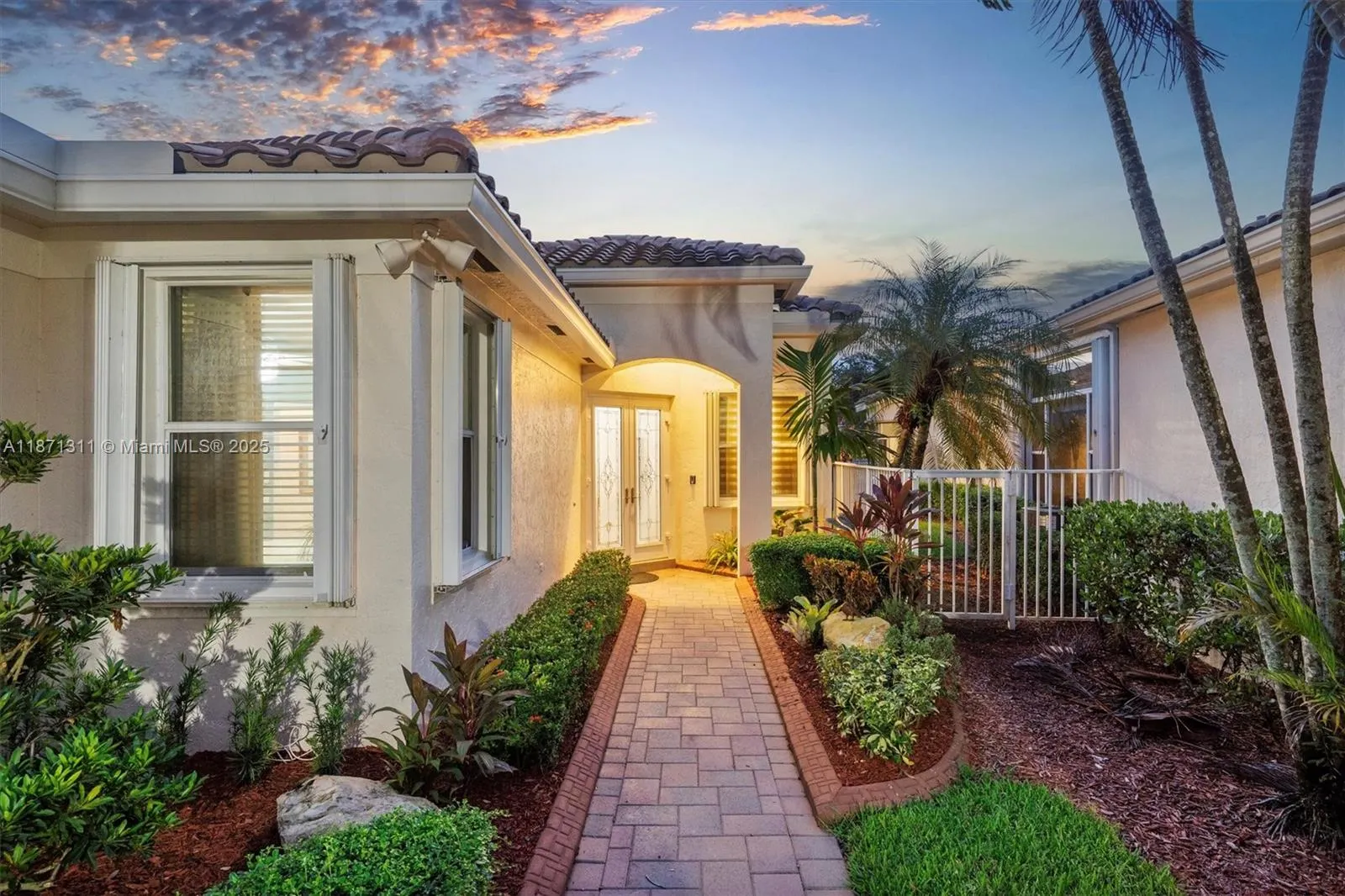 2557 Bay Pointe Dr