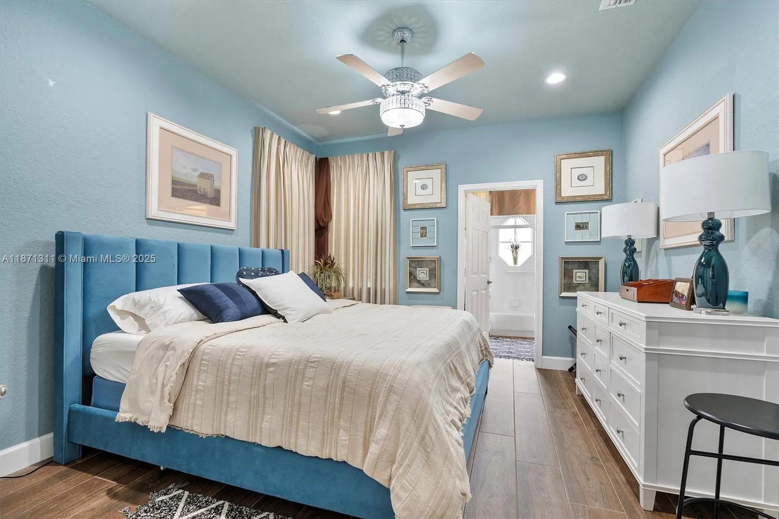 2557 Bay Pointe Dr