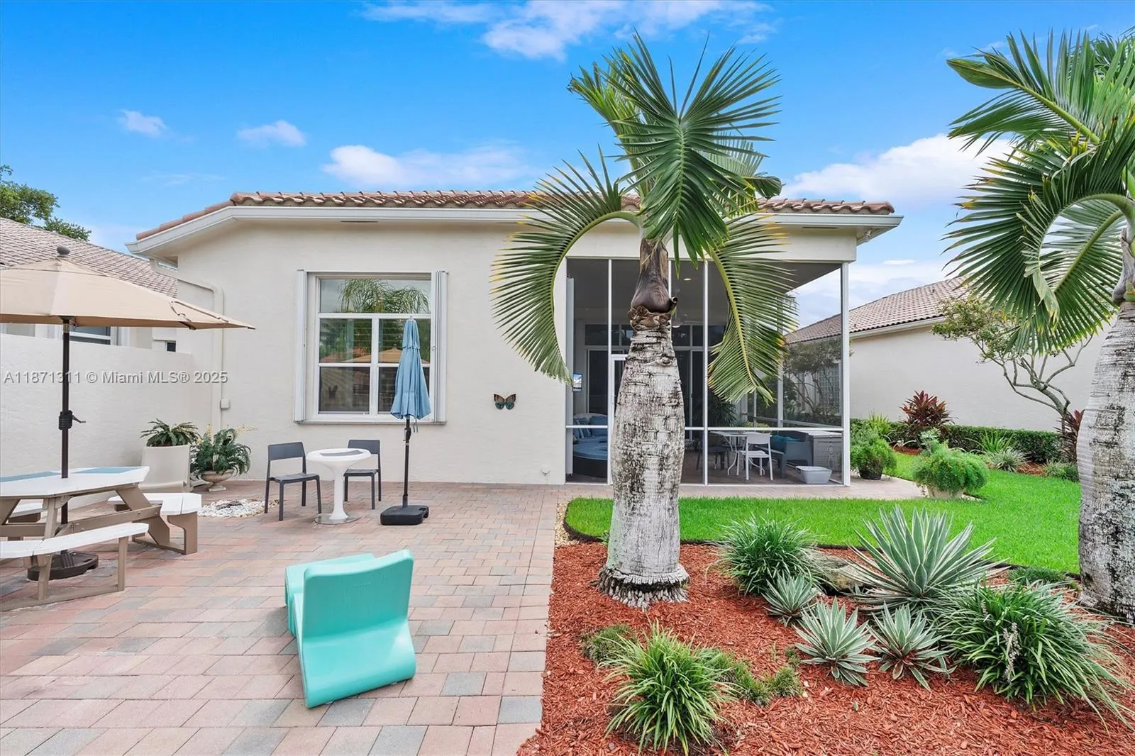 2557 Bay Pointe Dr
