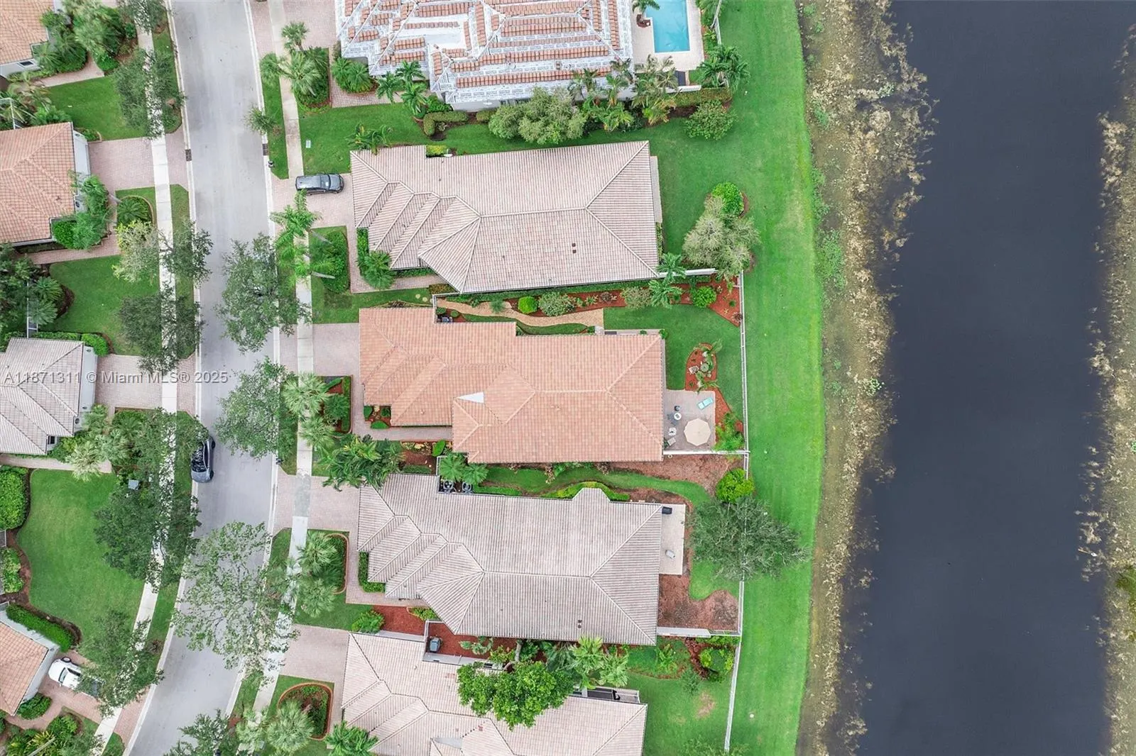 2557 Bay Pointe Dr