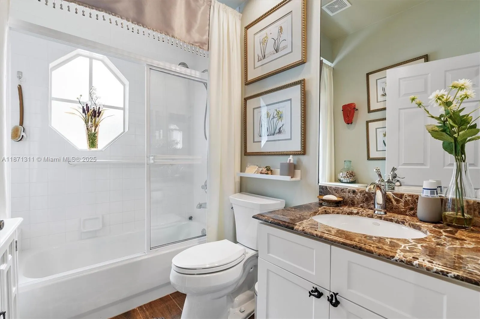 2557 Bay Pointe Dr