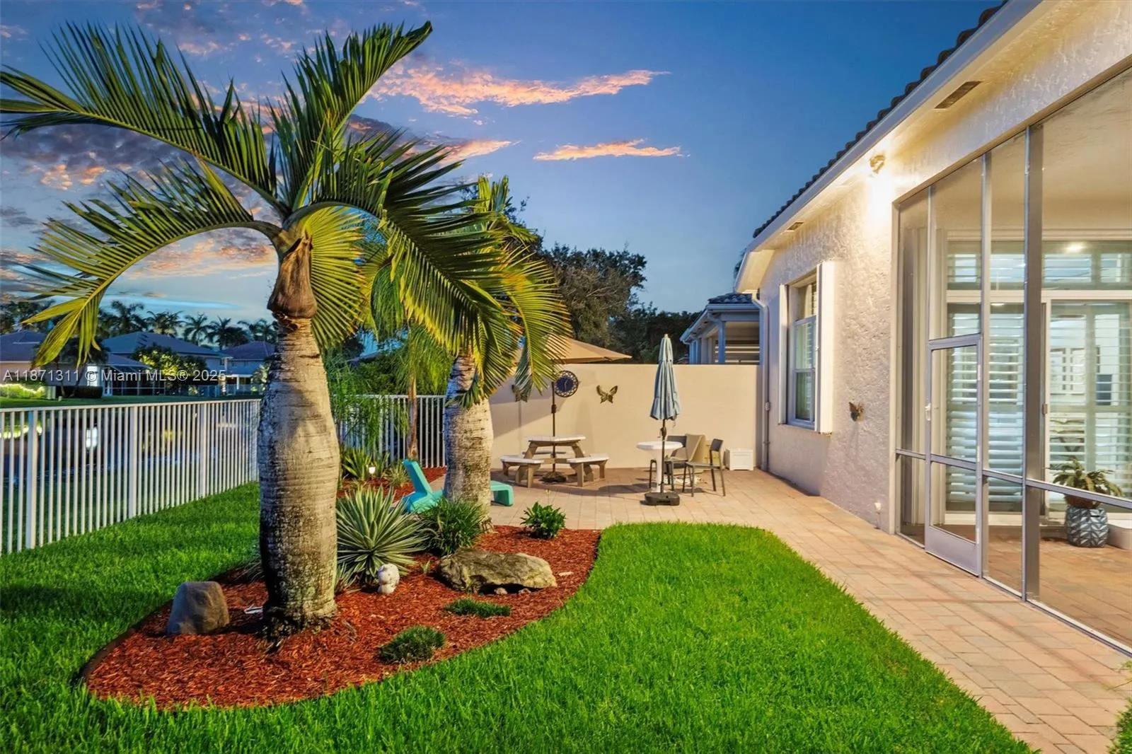 2557 Bay Pointe Dr