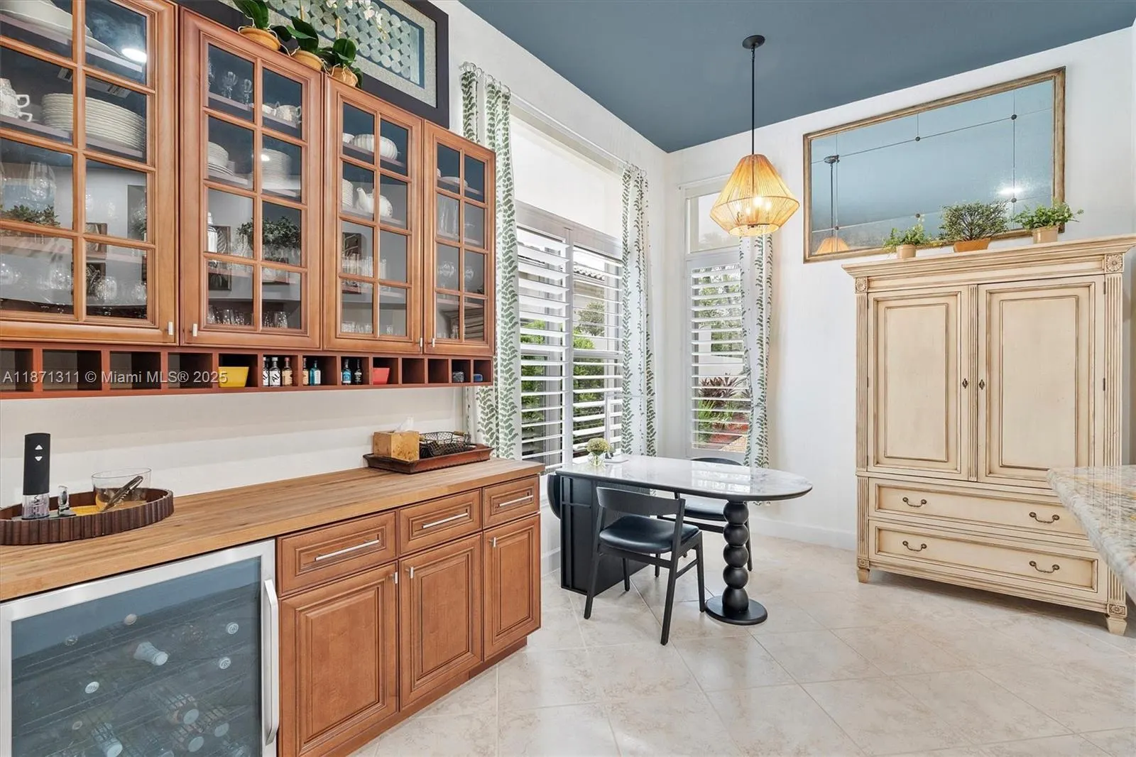 2557 Bay Pointe Dr
