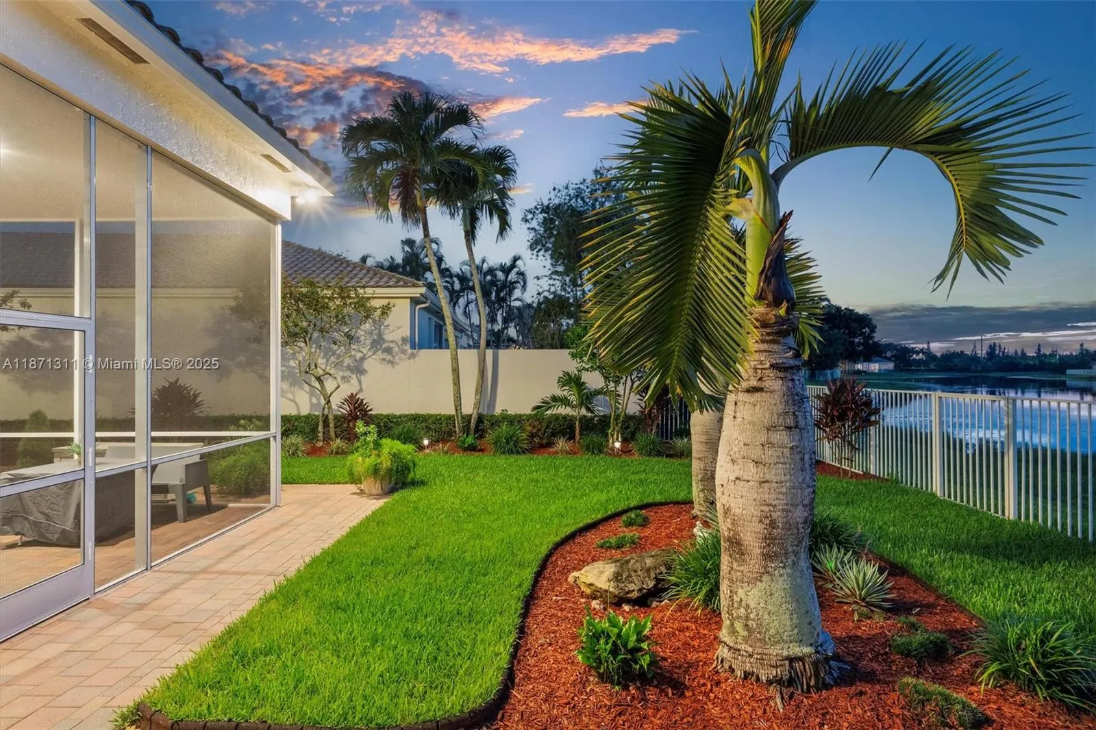2557 Bay Pointe Dr