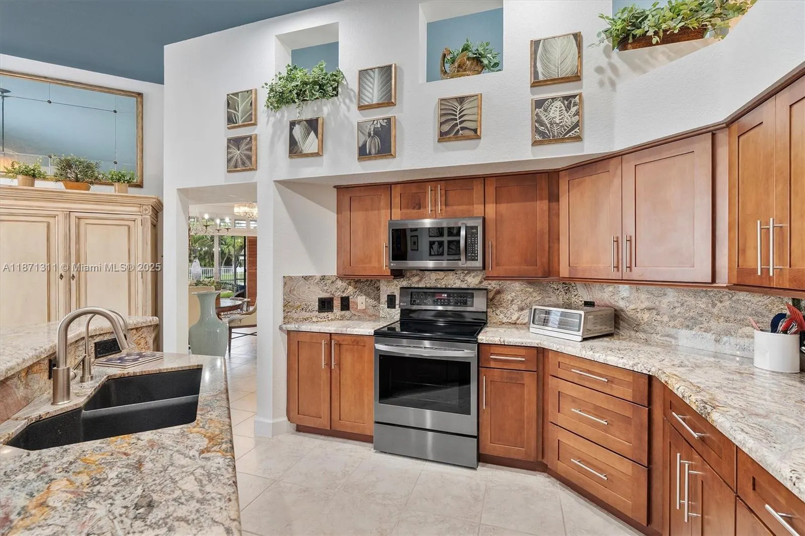2557 Bay Pointe Dr