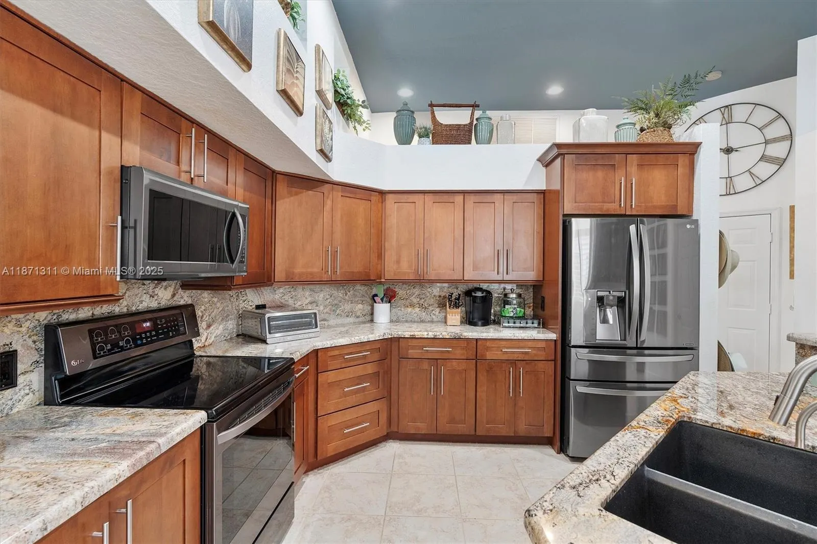 2557 Bay Pointe Dr