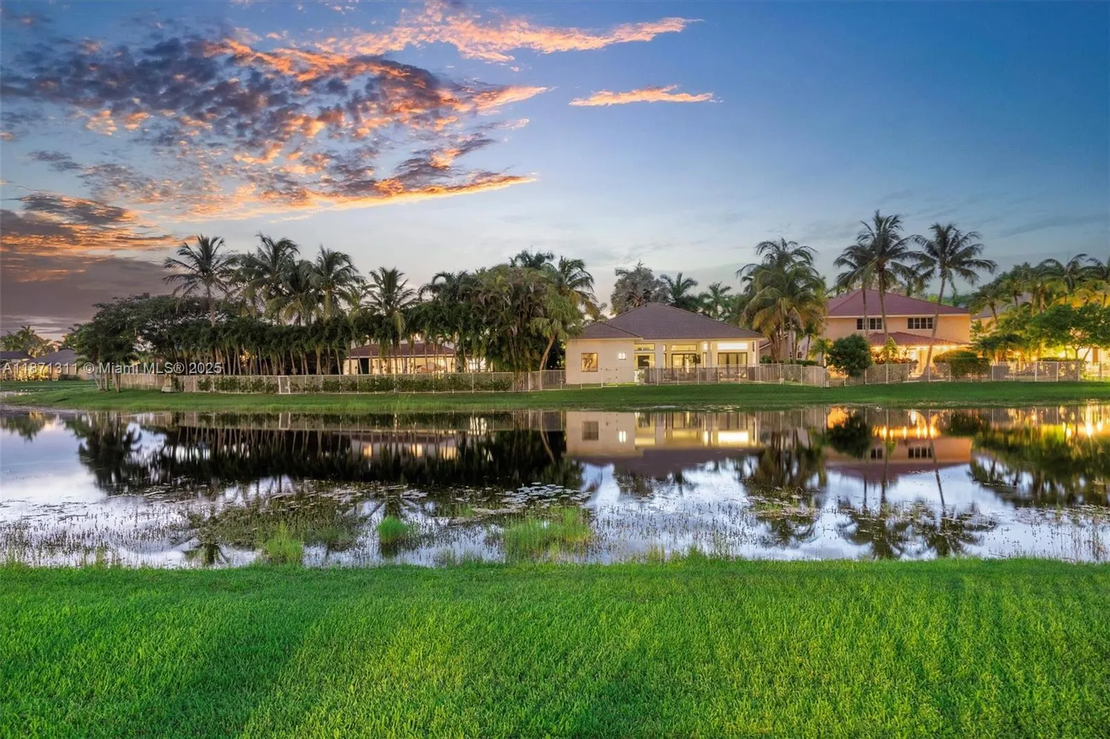 2557 Bay Pointe Dr