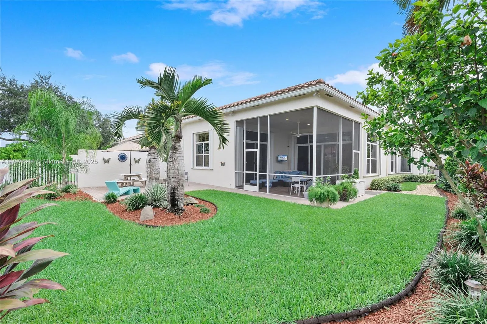 2557 Bay Pointe Dr