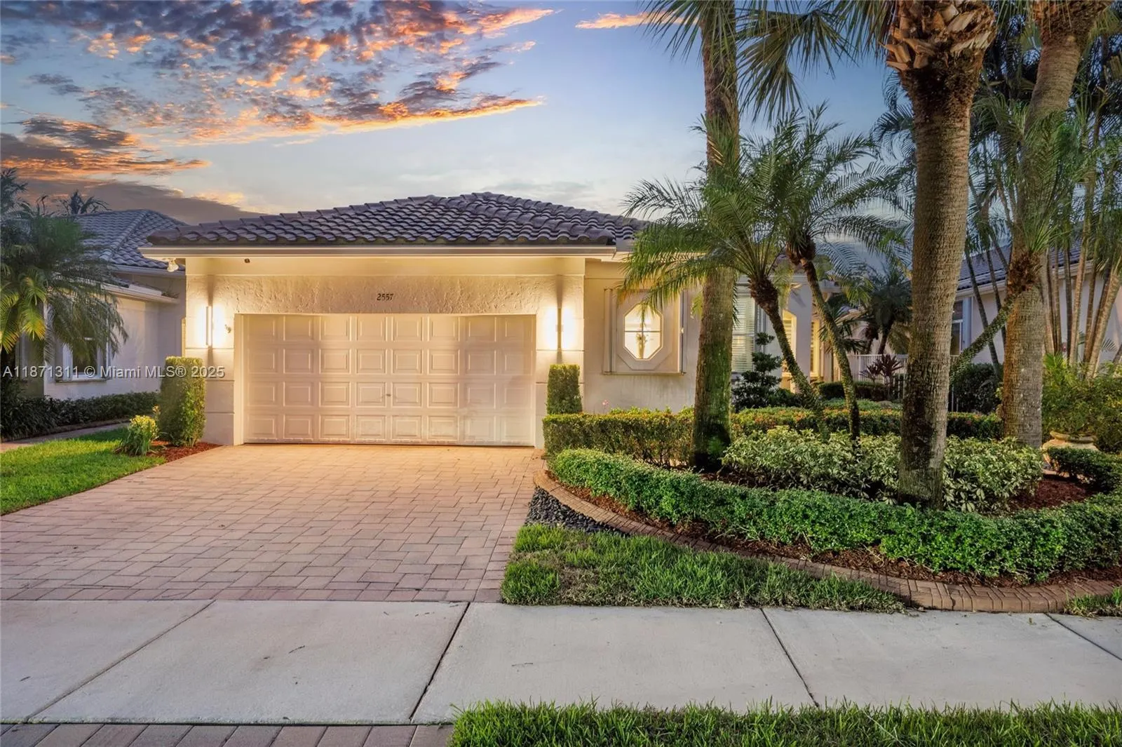 2557 Bay Pointe Dr