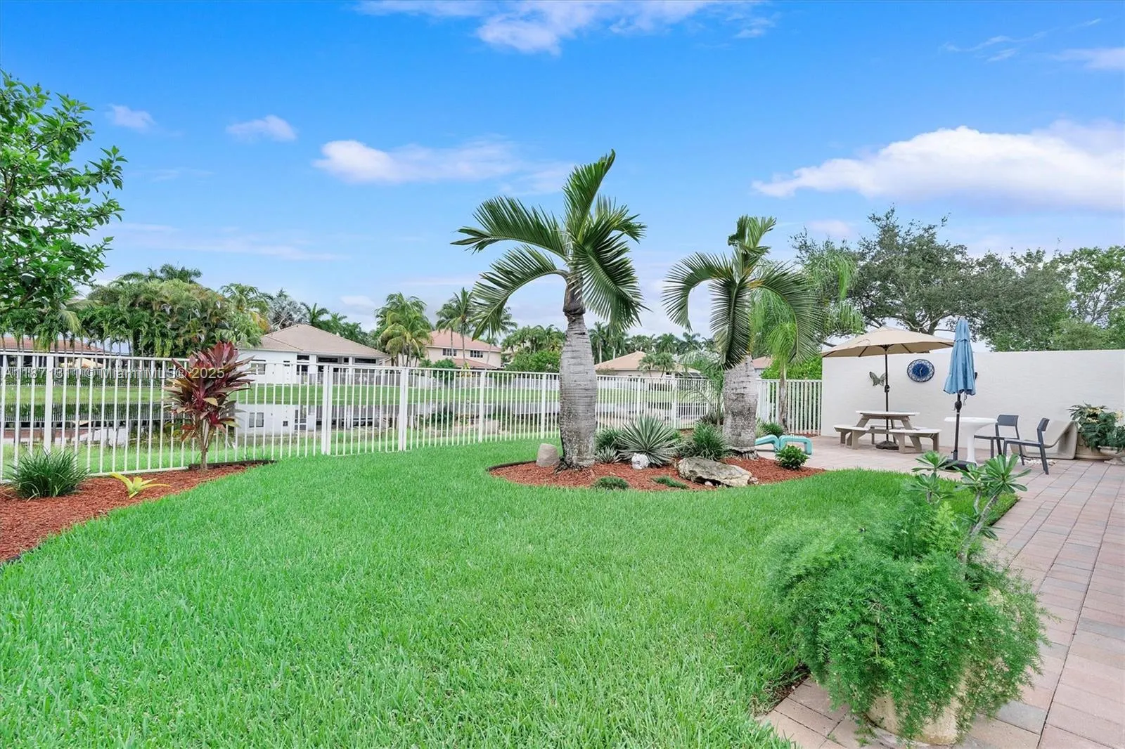 2557 Bay Pointe Dr