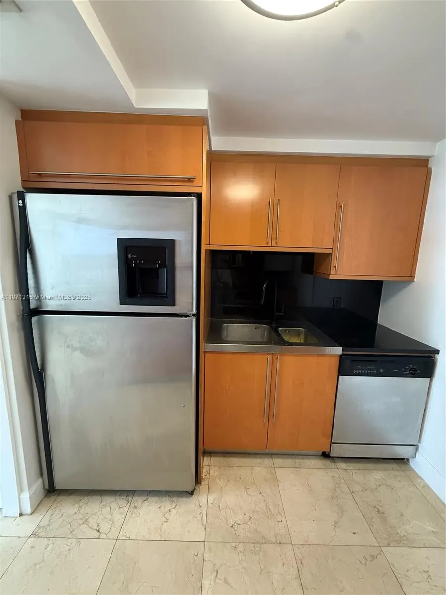 6365 Collins Ave, #904