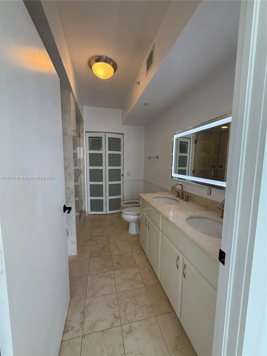 6365 Collins Ave, #904