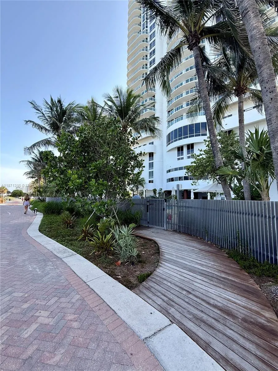 6365 Collins Ave, #904