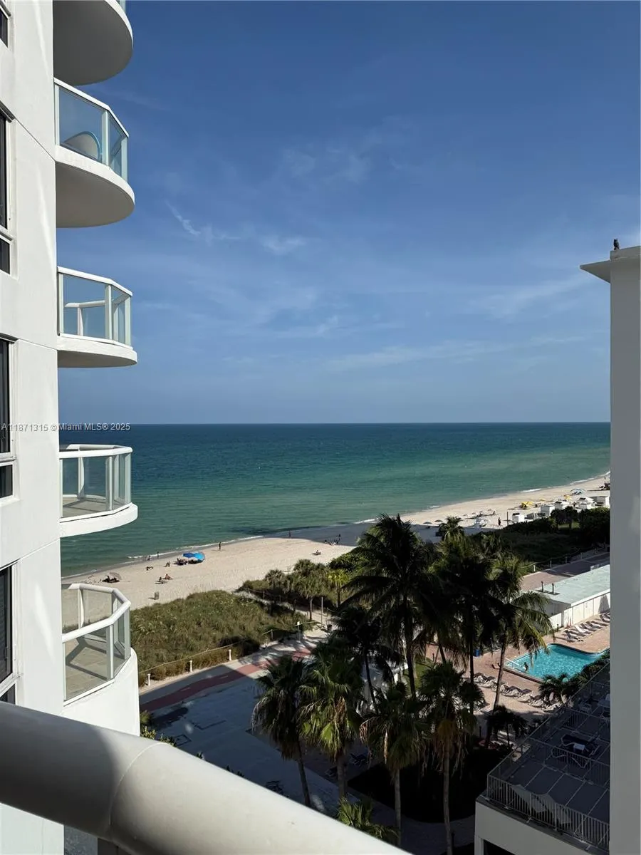 6365 Collins Ave, #904