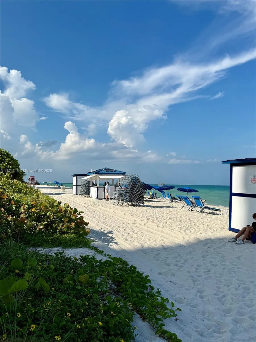 6365 Collins Ave, #904