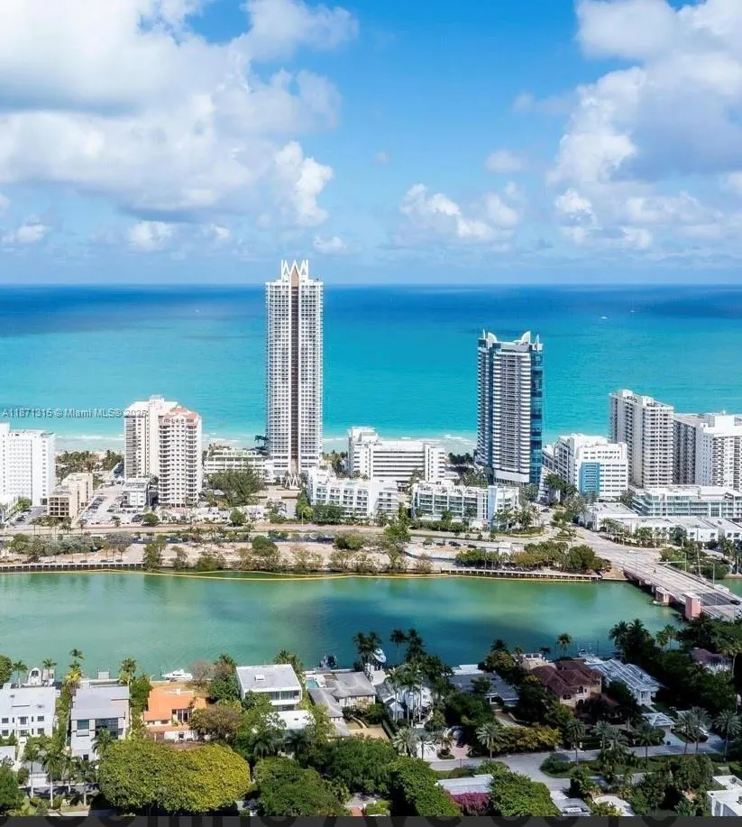 6365 Collins Ave, #904