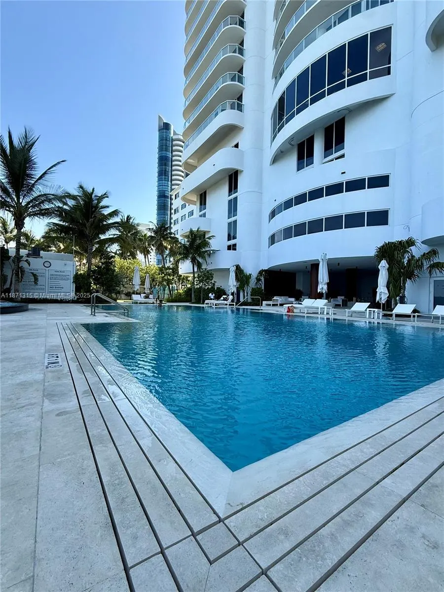 6365 Collins Ave, #904
