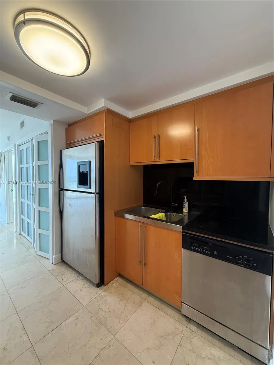 6365 Collins Ave, #904