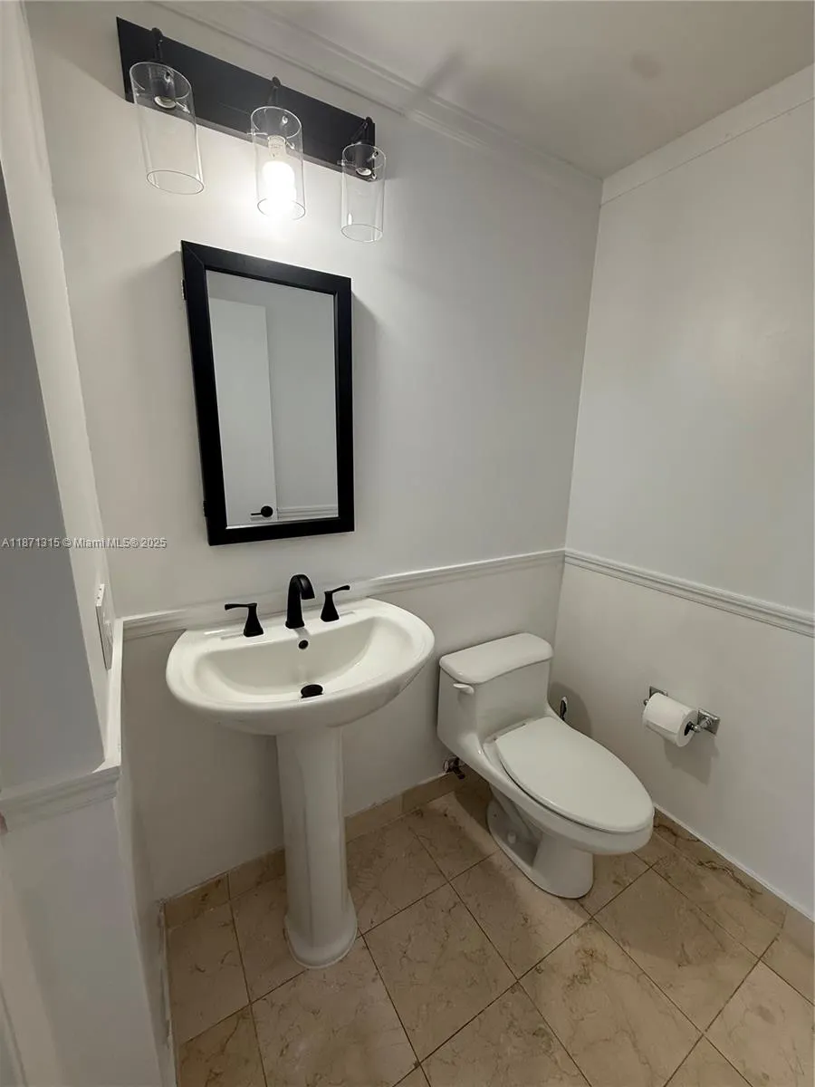 6365 Collins Ave, #904