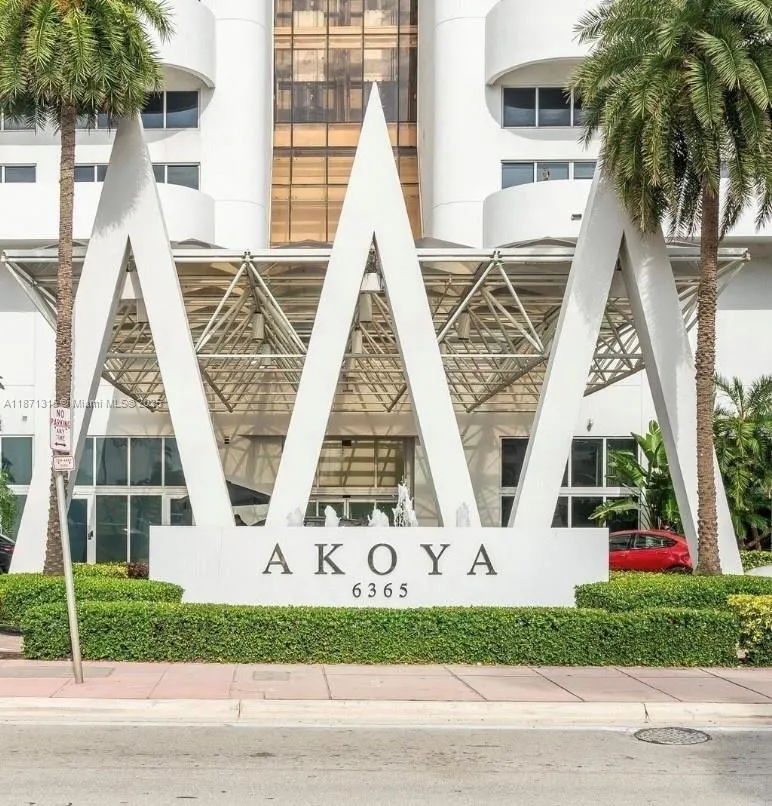 6365 Collins Ave, #904