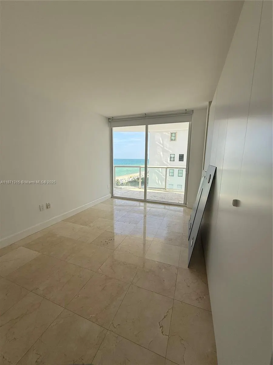 6365 Collins Ave, #904