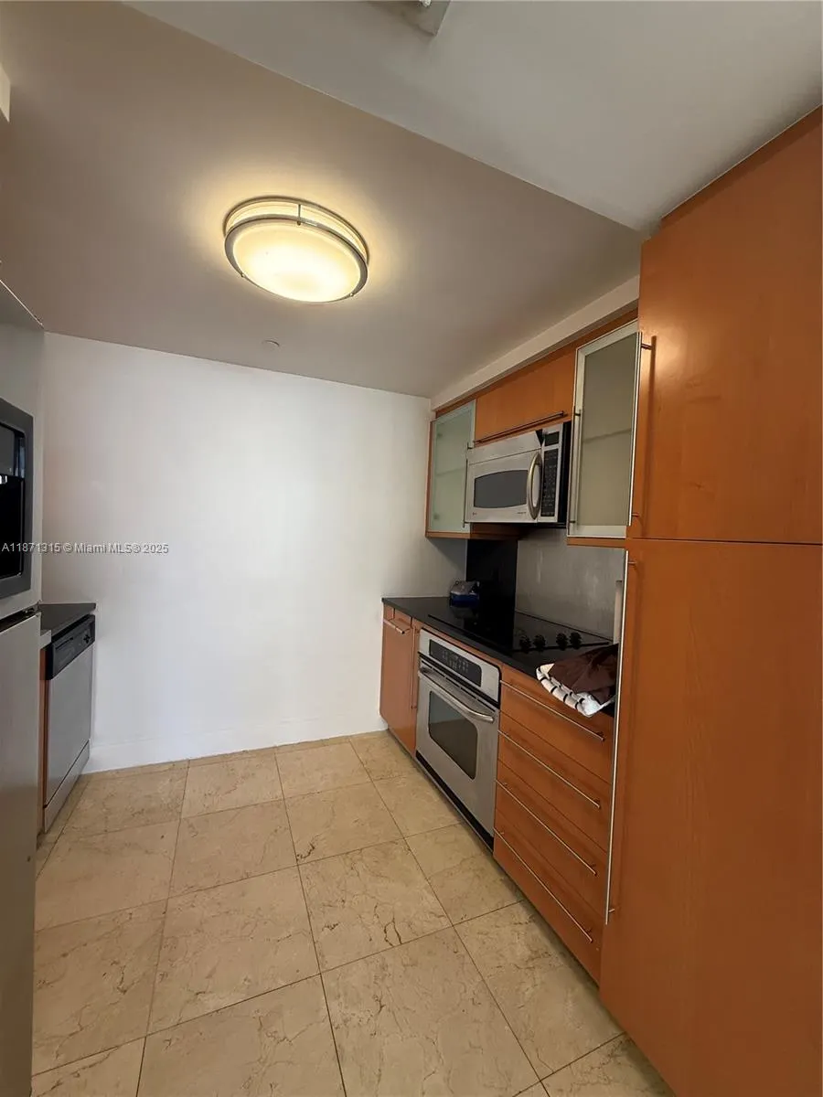 6365 Collins Ave, #904