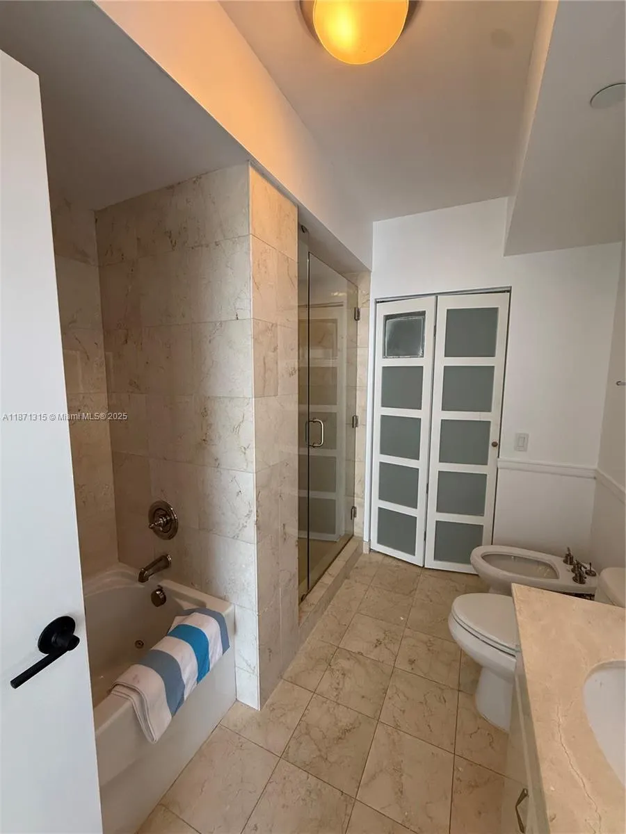 6365 Collins Ave, #904