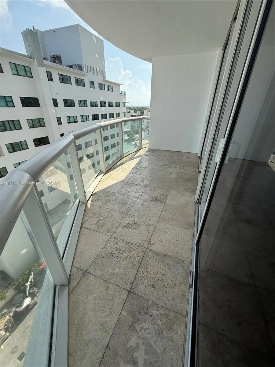 6365 Collins Ave, #904