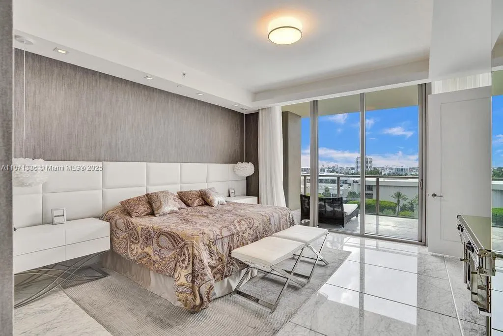 9705 Collins Ave, #702N