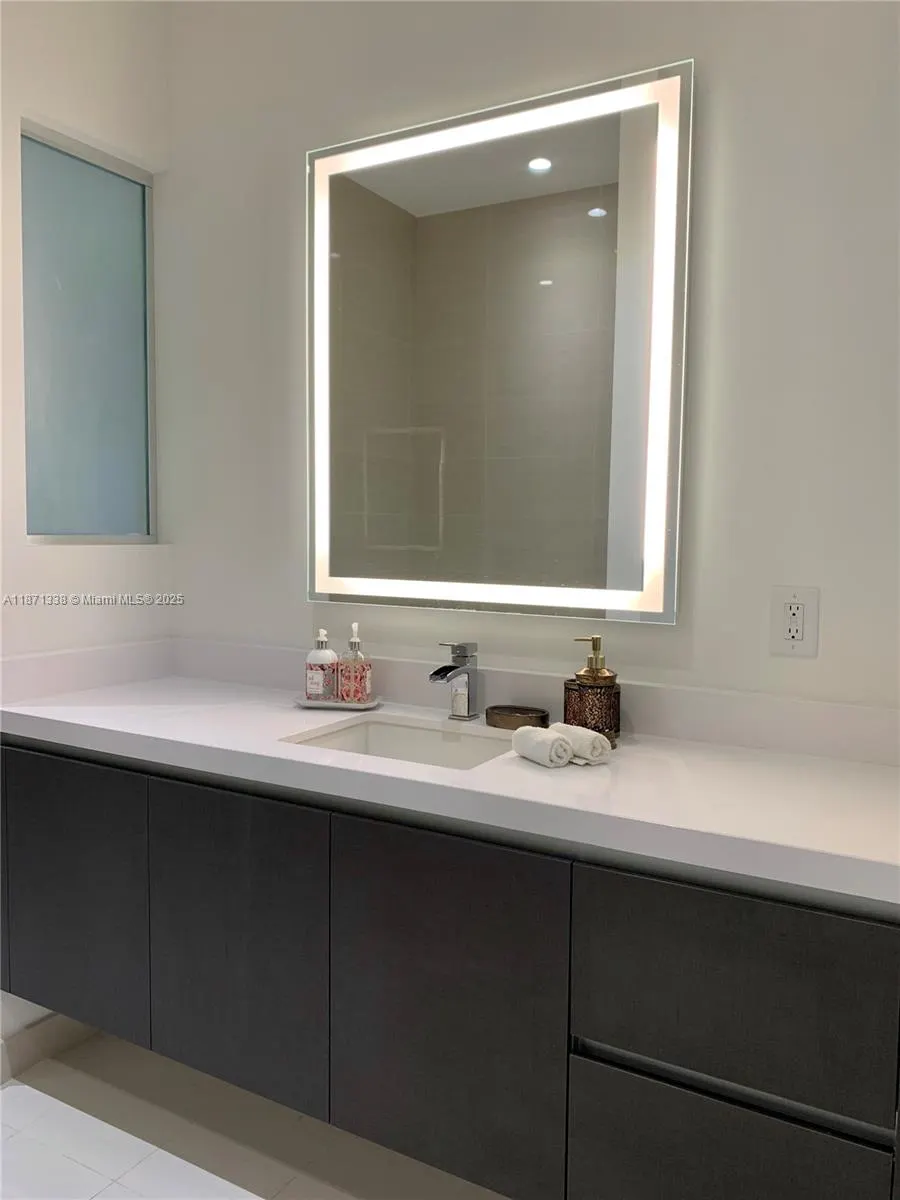 851 NE 1 Ave, #502