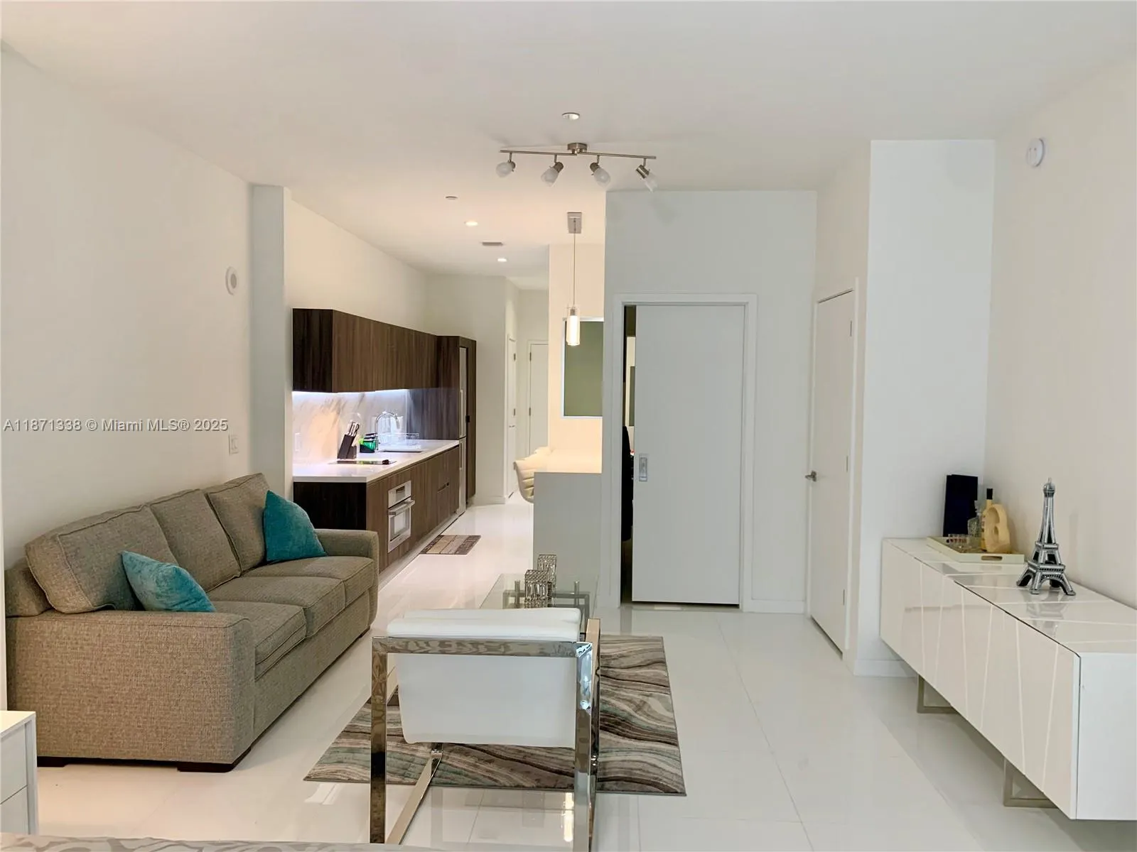 851 NE 1 Ave, #502