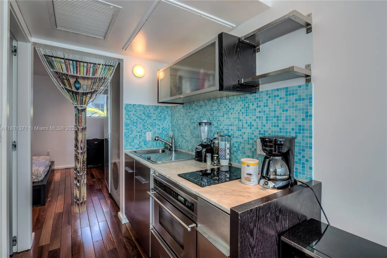 1601 West Ave, #210
