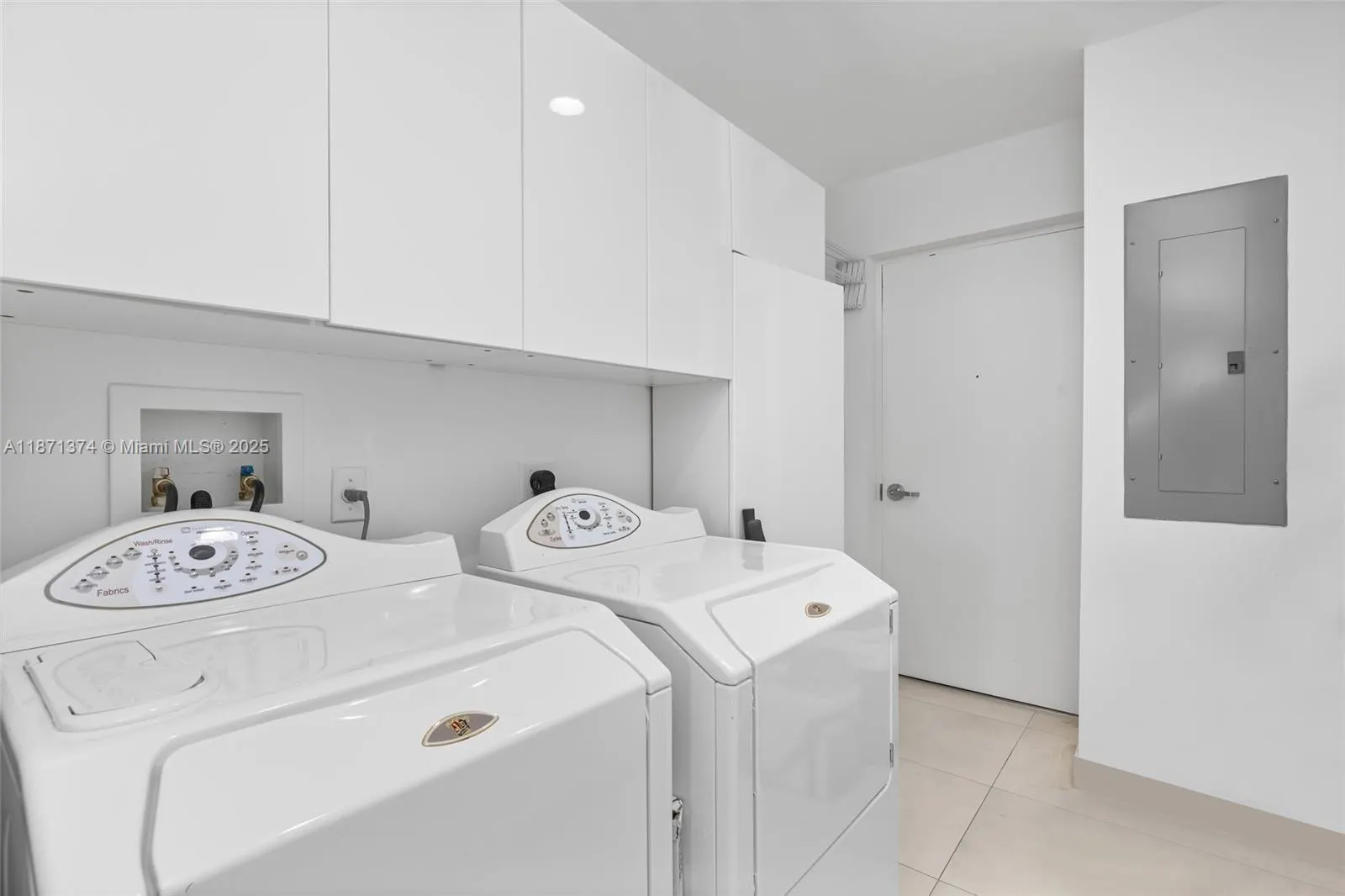 50 S Pointe Dr, #1005