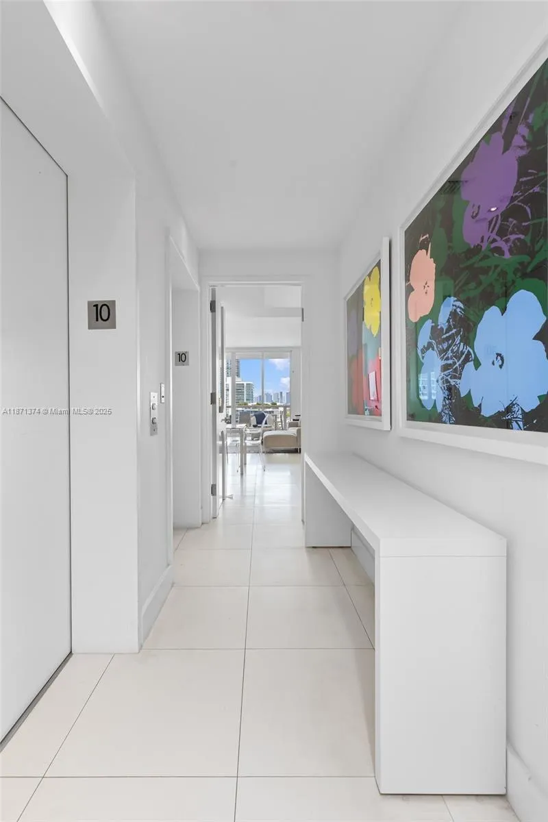 50 S Pointe Dr, #1005
