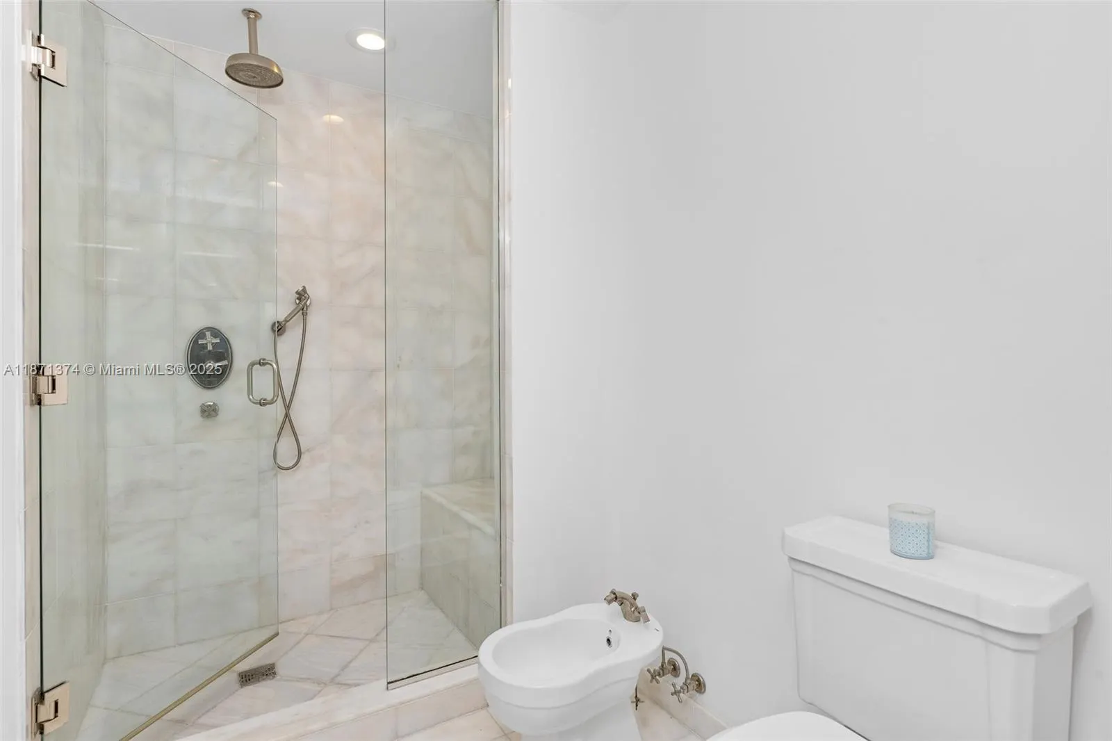 50 S Pointe Dr, #1005