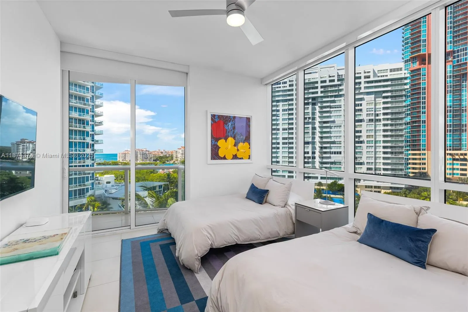 50 S Pointe Dr, #1005