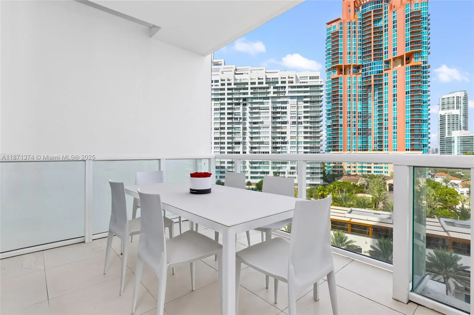 50 S Pointe Dr, #1005