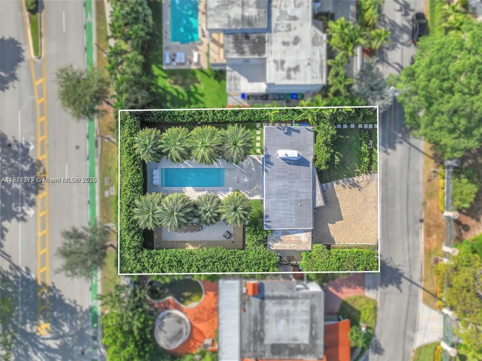 910 N Venetian Dr