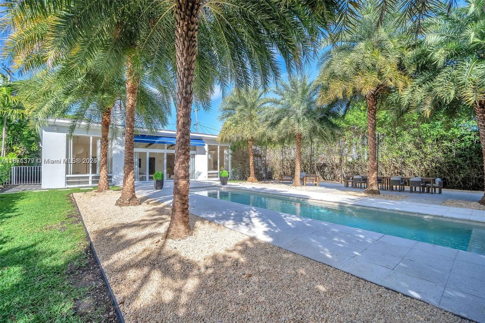 910 N Venetian Dr