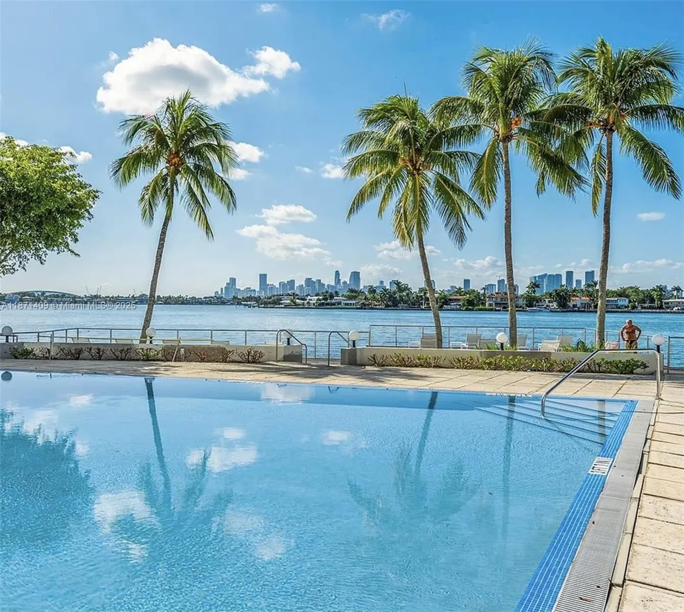 3 Island Ave, #09I