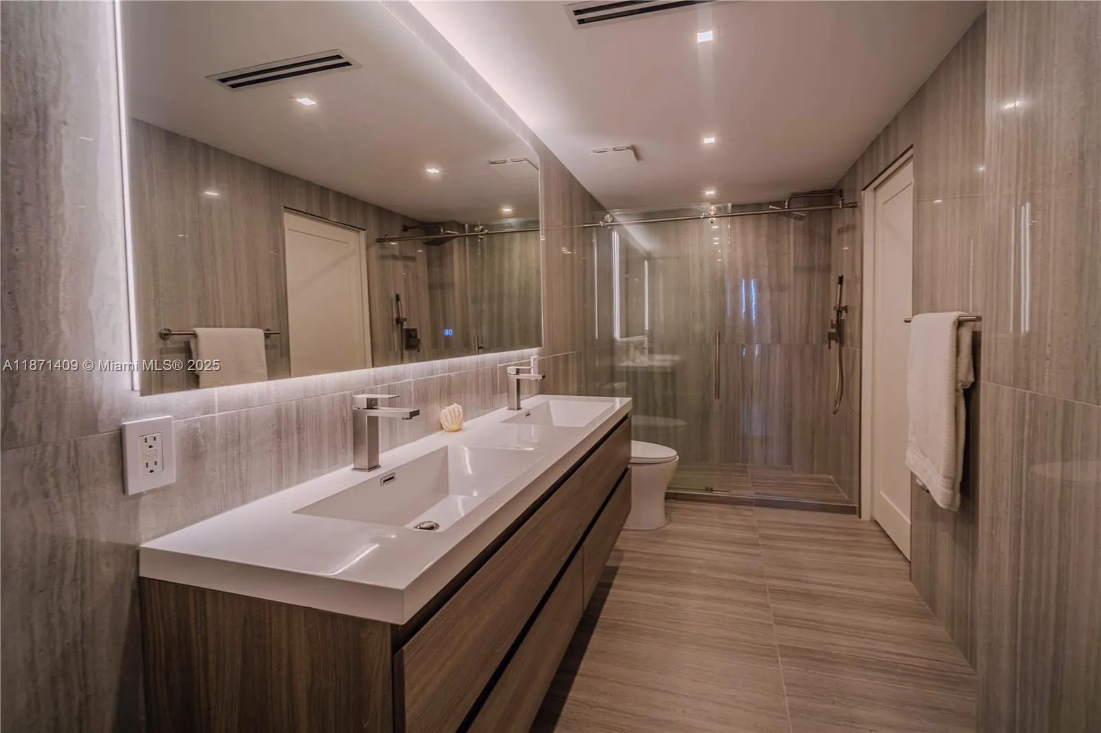 3 Island Ave, #09I