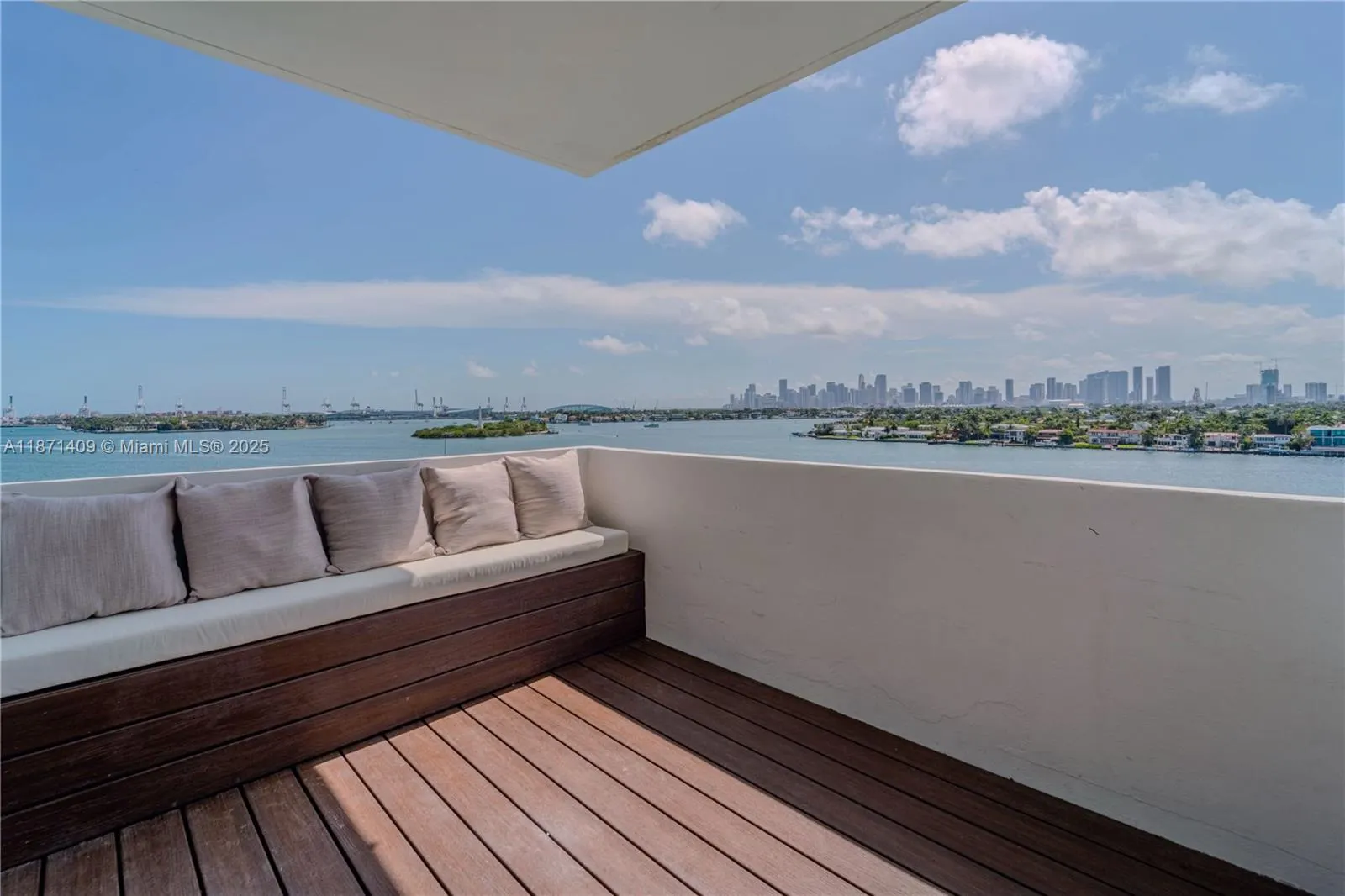 3 Island Ave, #09I