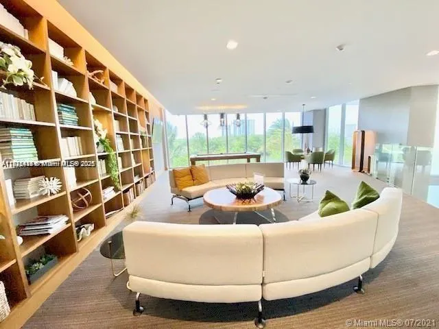 16385 Biscayne Blvd, #1402