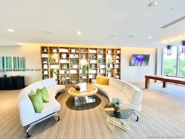 16385 Biscayne Blvd, #1402